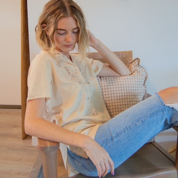 1950s Vintage Hand Embroidered Short Sleeve Blouse - Picture 11 of 13